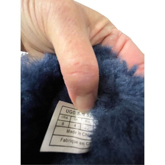 UGG BAILEY BUTTON II WOMEN SHORT BOOTS SUEDE NAVY US 6 Women’s US 5 Girls EU 35 - Picture 13 of 13